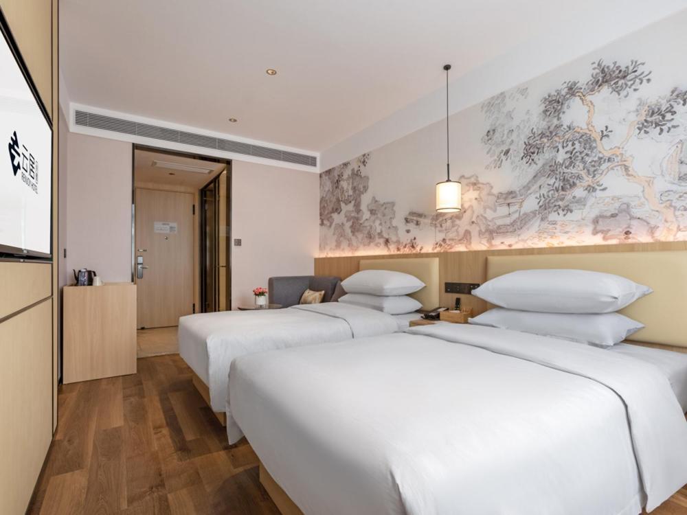 Yunju Yonghe Palace Guijie Siheyuan Hotel 3*